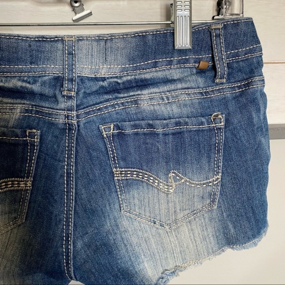 ALMOST FAMOUS mini short floral lace embroidered distressed size 3 - Picture 5 of 12